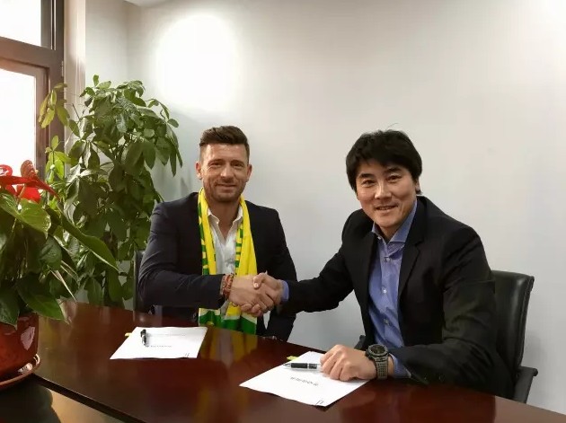 近年来沉浸在悬疑题材的陈导，再次出手讲述青春故事：通过一位少女的眼睛，带你重走青春之路，揭开谎言下的青春秘密，让无法诉说的少年情愫徐徐展现